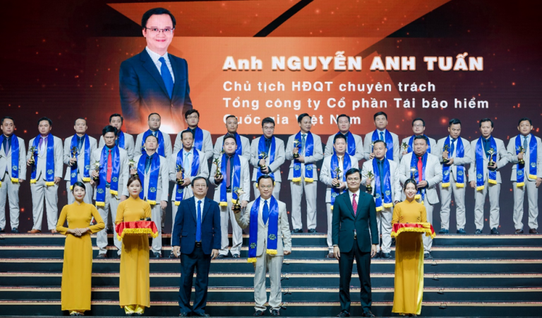 Chủ tịch HĐQT VINARE Nguyễn Anh Tuấn vinh dự nhận giải thưởng Doanh nhân trẻ Việt Nam tiêu biểu 2022